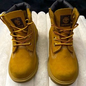 Timberland boot.  Wheat color. Toddler boy size 9.  Like new